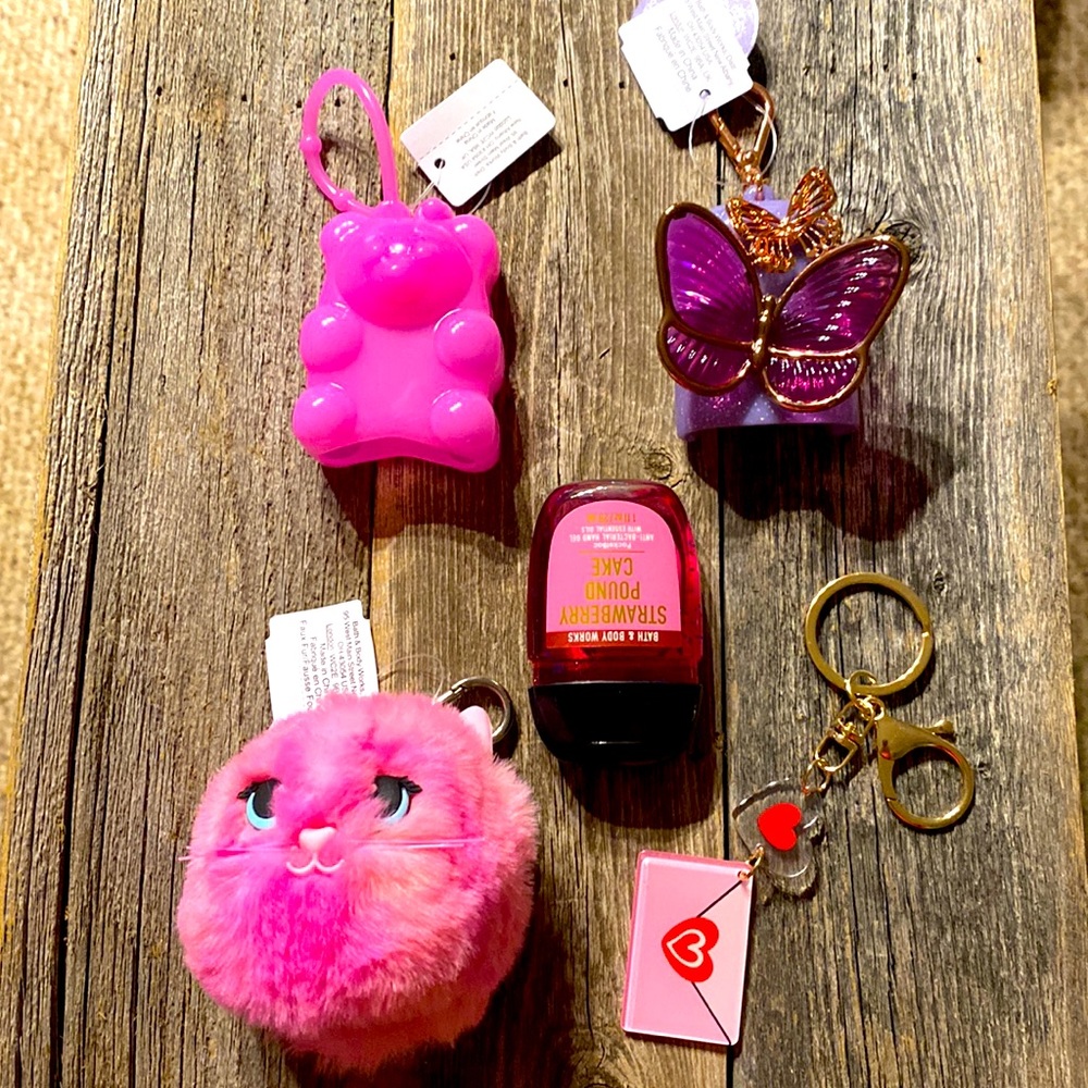 Lot of 4 Valentine’s keychain *bac holders bath and body works, etc